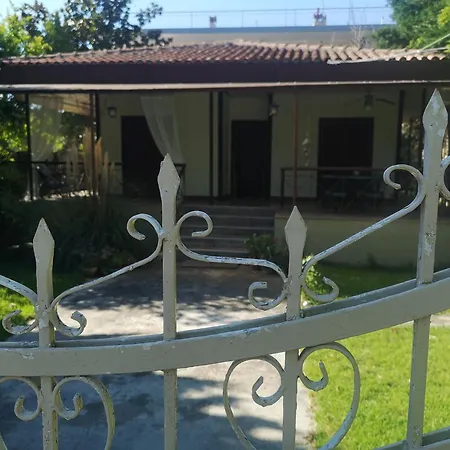Bamboo Gardens Ferienhaus Nea Iraklia